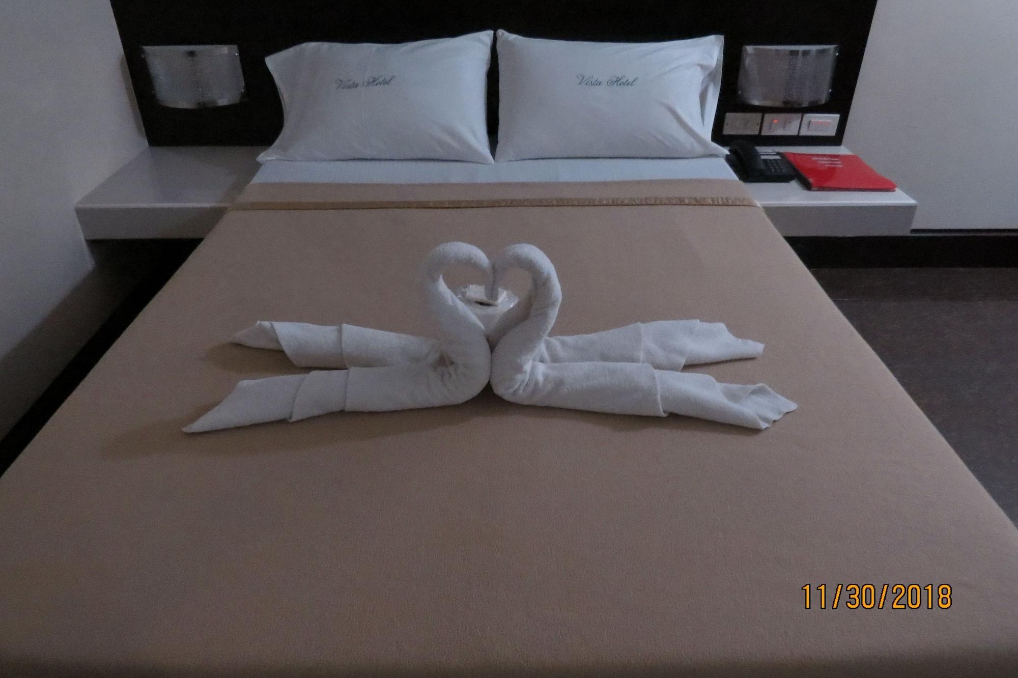 Vista Hotel Cubao Quezon City Exteriör bild