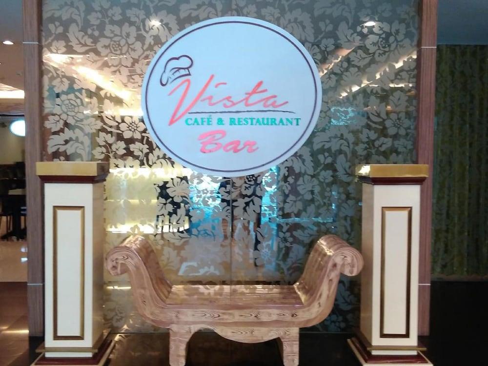 Vista Hotel Cubao Quezon City Exteriör bild