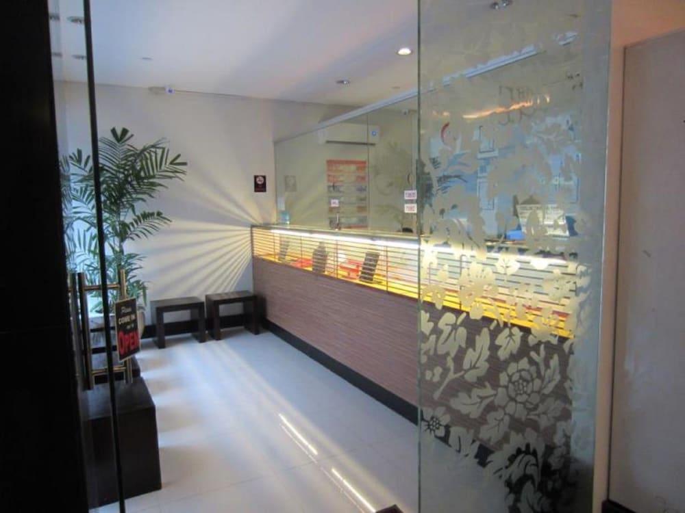 Vista Hotel Cubao Quezon City Exteriör bild