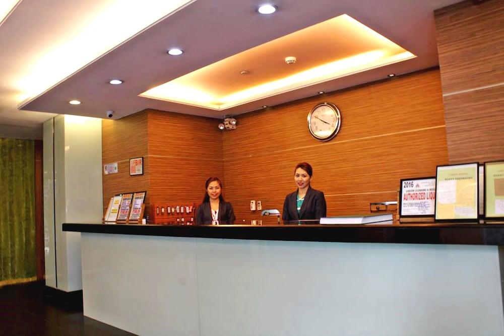 Vista Hotel Cubao Quezon City Exteriör bild