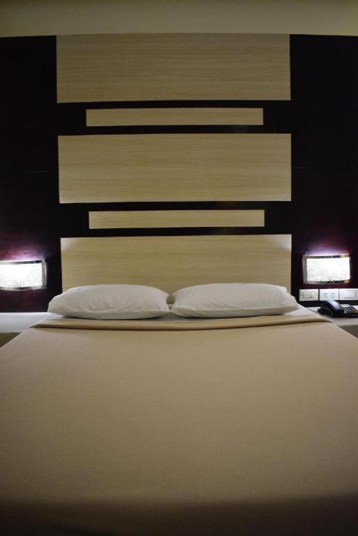 Vista Hotel Cubao Quezon City Exteriör bild