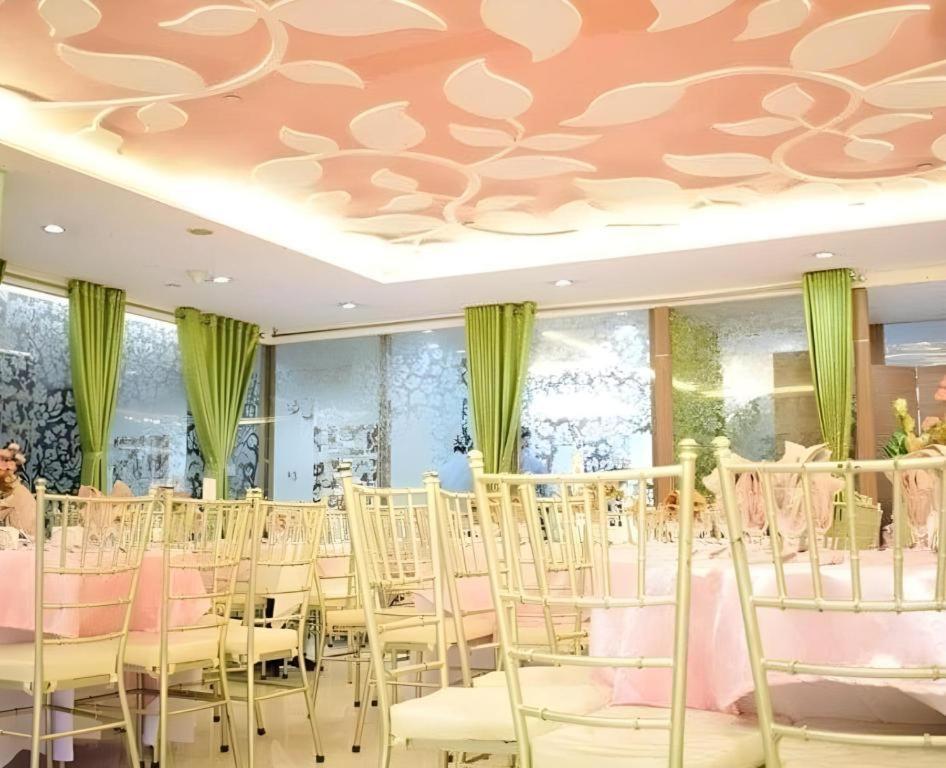 Vista Hotel Cubao Quezon City Exteriör bild