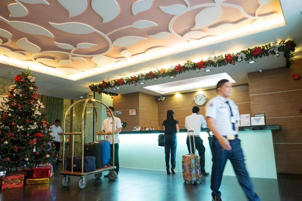 Vista Hotel Cubao Quezon City Exteriör bild